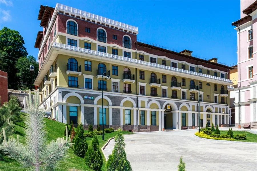 Фасад отеля Mövenpick Красная Поляна