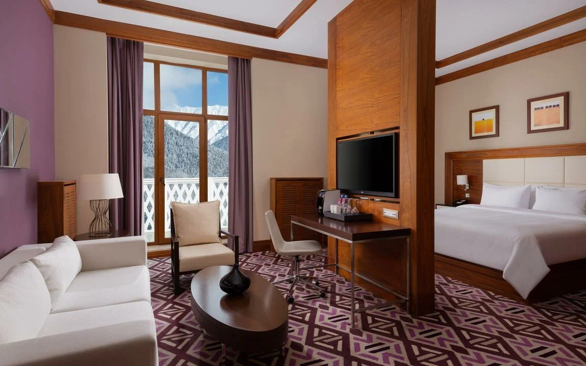Лобби отеля Mövenpick Красная Поляна